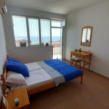 Apartment In St. Vlas With Terrace Sveti Vlas Exteriör bild