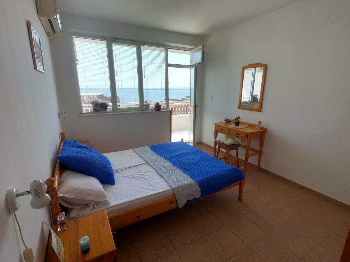 Apartment In St. Vlas With Terrace Sveti Vlas Exteriör bild