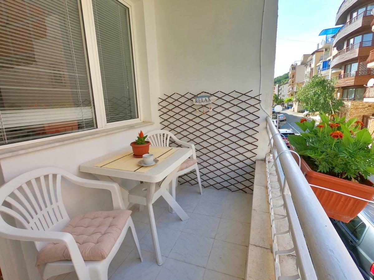 Apartment In St. Vlas With Terrace Sveti Vlas Exteriör bild