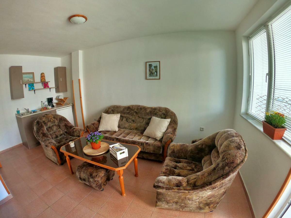 Apartment In St. Vlas With Terrace Sveti Vlas Exteriör bild