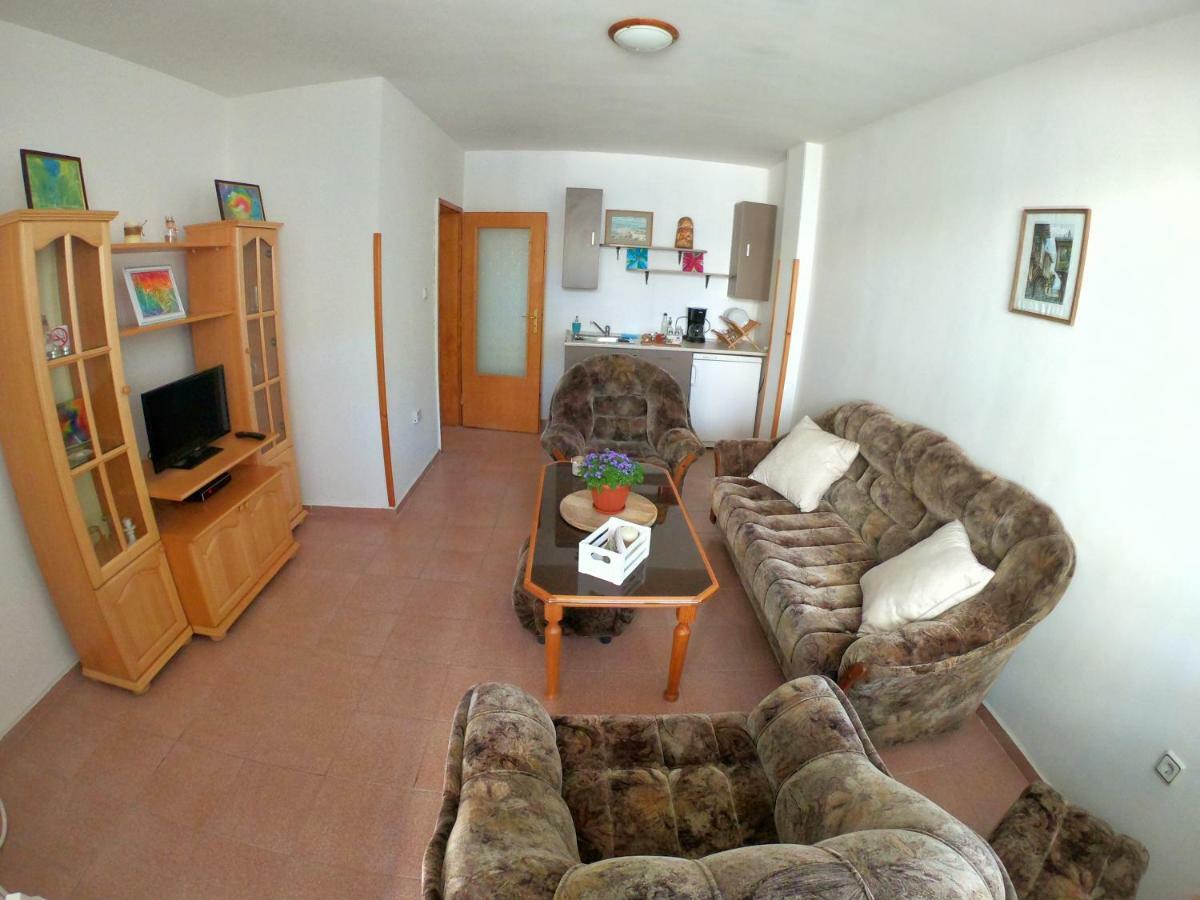 Apartment In St. Vlas With Terrace Sveti Vlas Exteriör bild