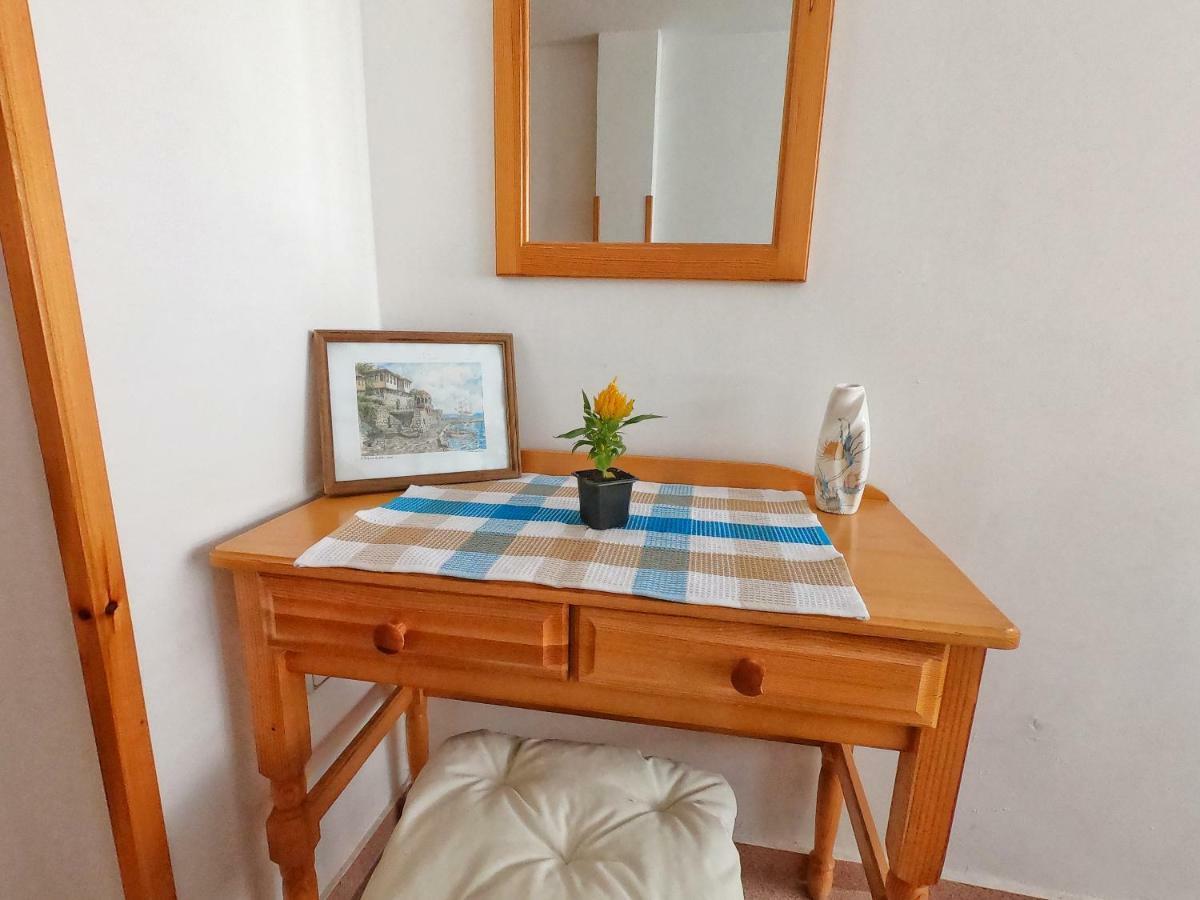 Apartment In St. Vlas With Terrace Sveti Vlas Exteriör bild