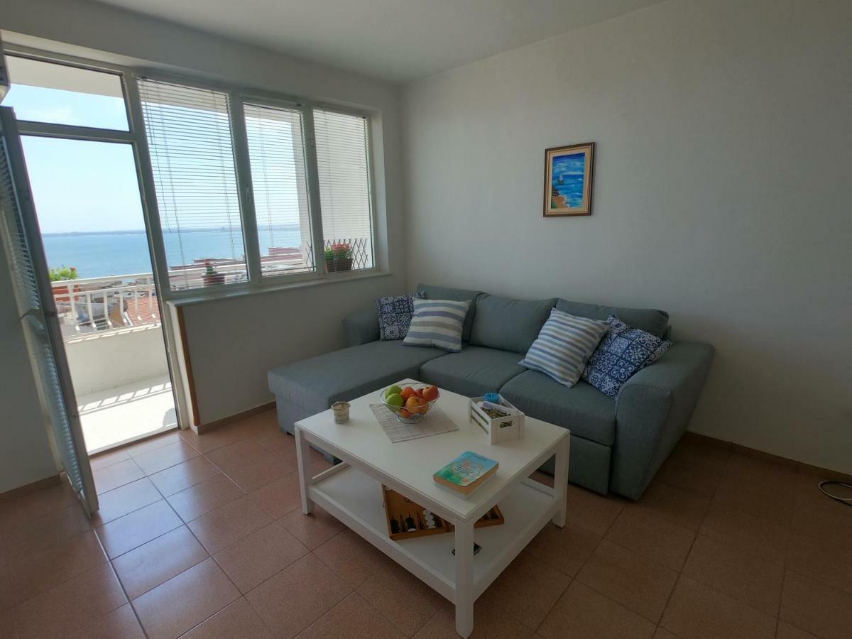 Apartment In St. Vlas With Terrace Sveti Vlas Exteriör bild
