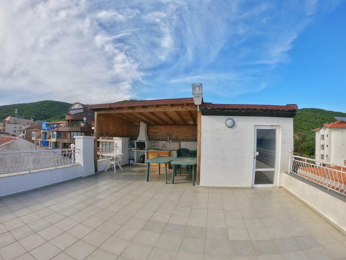 Apartment In St. Vlas With Terrace Sveti Vlas Exteriör bild