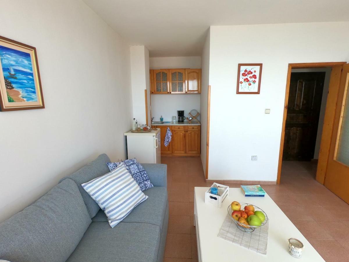 Apartment In St. Vlas With Terrace Sveti Vlas Exteriör bild
