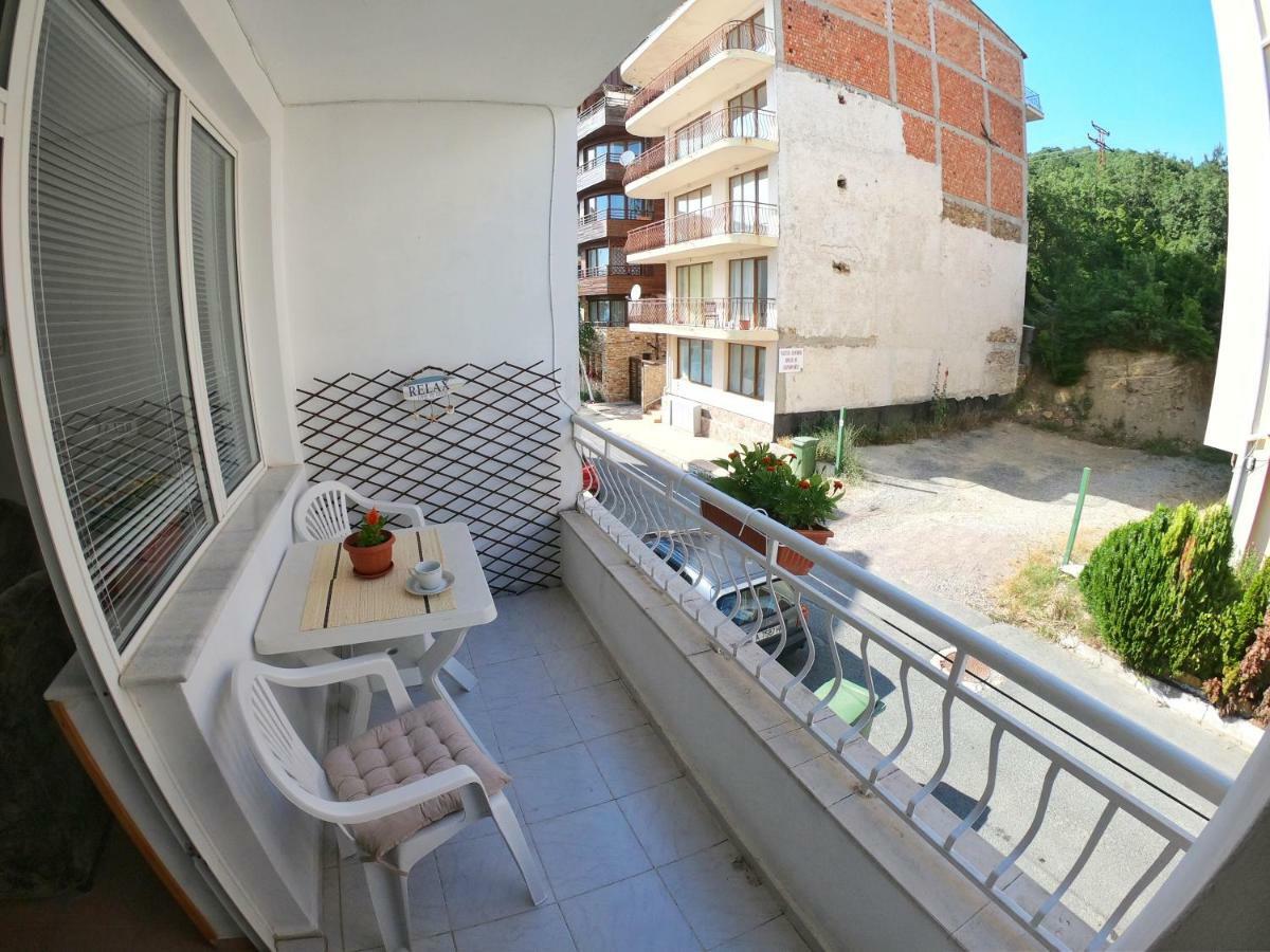 Apartment In St. Vlas With Terrace Sveti Vlas Exteriör bild