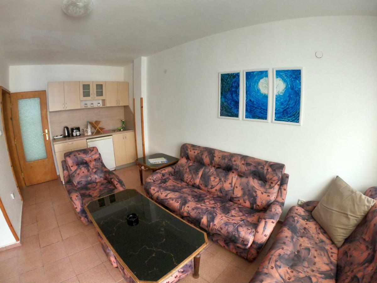 Apartment In St. Vlas With Terrace Sveti Vlas Exteriör bild